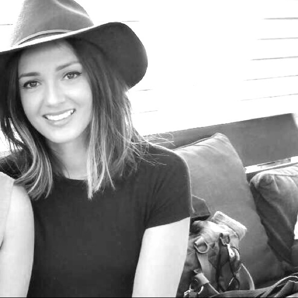 Meet your Posher, Dani - Picture 1 of 2